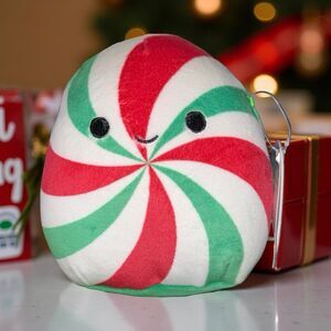 NWT Claires Squishmallow Holiday Christmas St Nick Dulce Candy Plush 5" P50